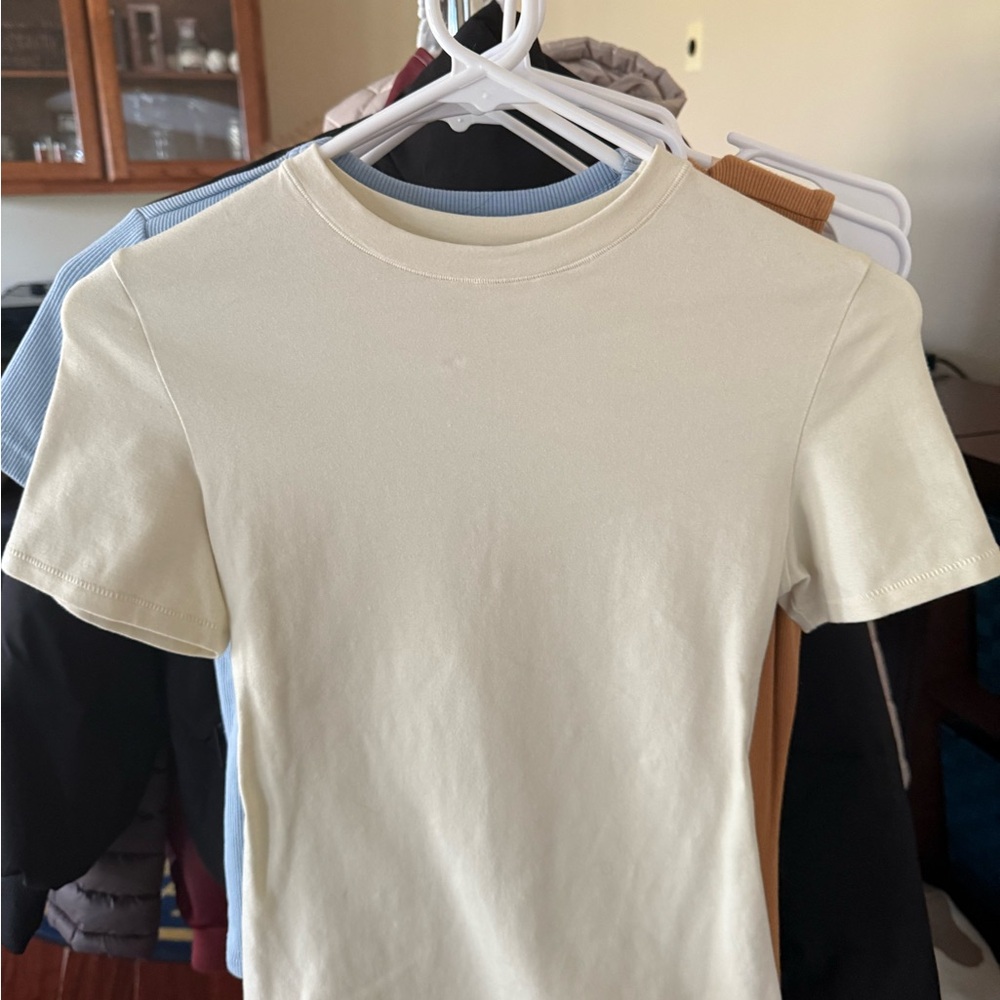 SKIMS Classic Short Sleeve Tee in Cream